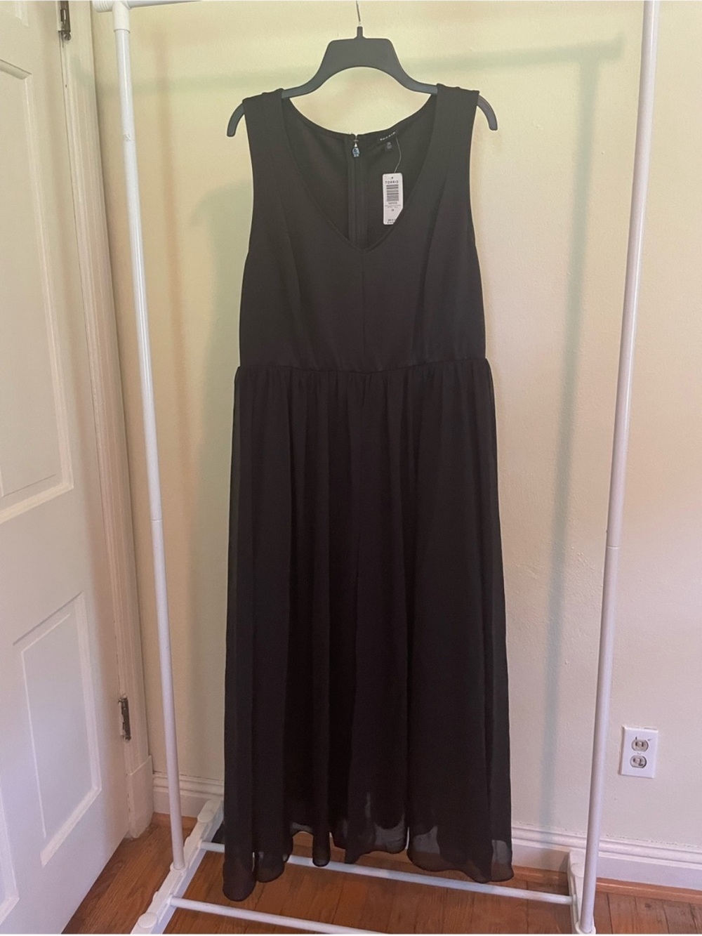 NWT Torrid Black Sleeveless Maxi Dress. Chiffon overlay on skirt. Size 20.